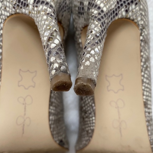 Jessica Simpson snakeskin pointed toe pumps - Picture 5 of 7
